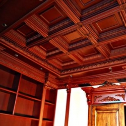 Потолок кессонный, массив дуба, декоры, резьба машинная и ручная на сегментах